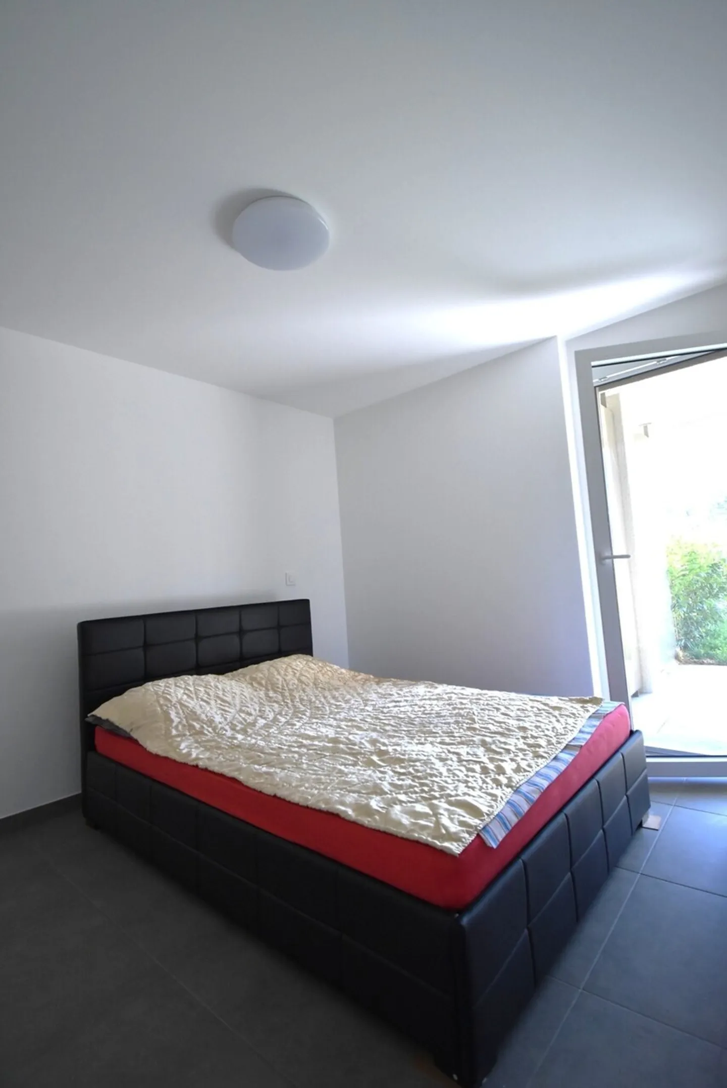 Appartamento moderno con giardino privato - Foto 6 di 8