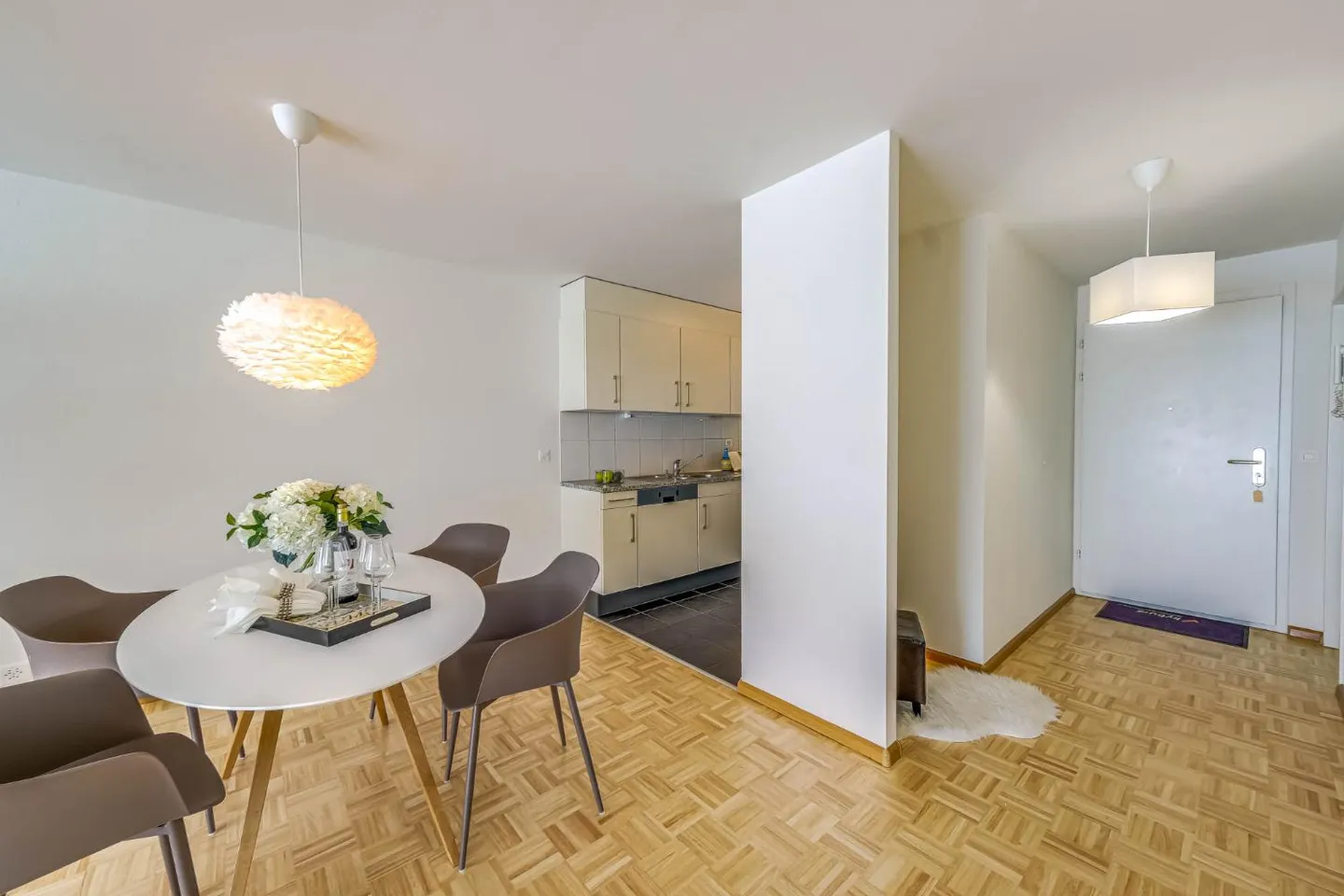 Bright 4.5-Room Apartment - Photo 3 of 12