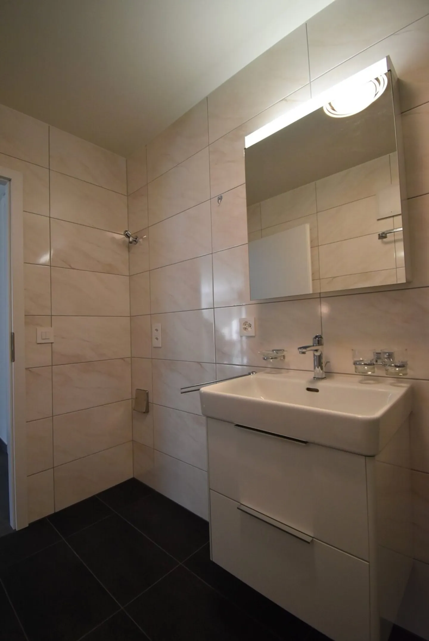 Appartamento moderno con giardino privato - Foto 4 di 8