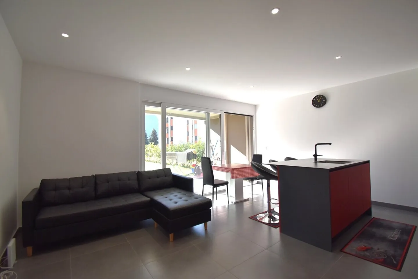 Appartamento moderno con giardino privato - Foto 5 di 8