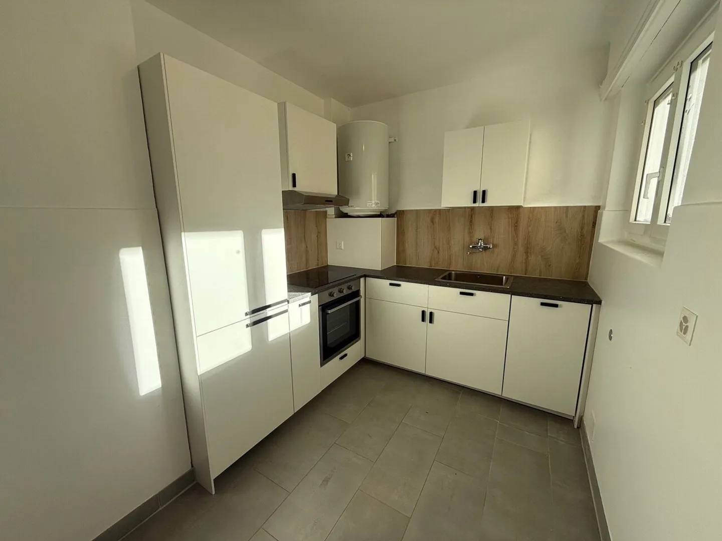 Logement de 2.5 pièces au 2ème étage - Photo 2 sur 5