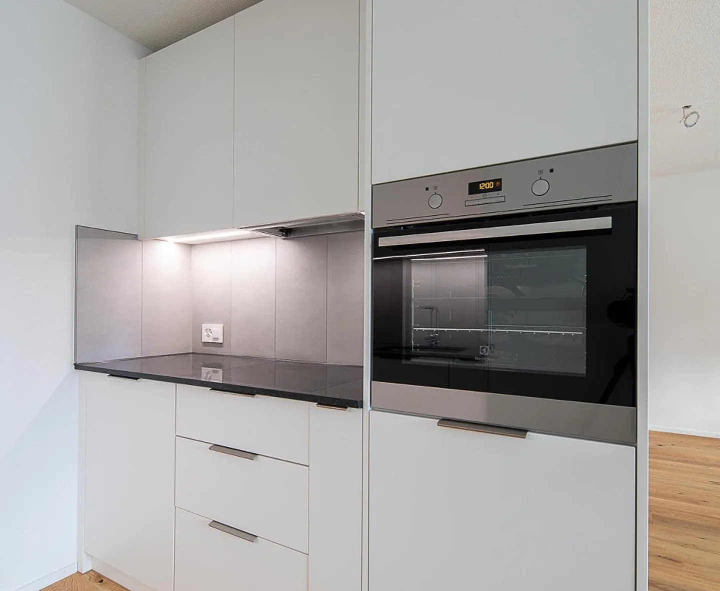 Appartement rénové de 4,5 pièces à louer au Loryplatz ! - Photo 3 sur 12