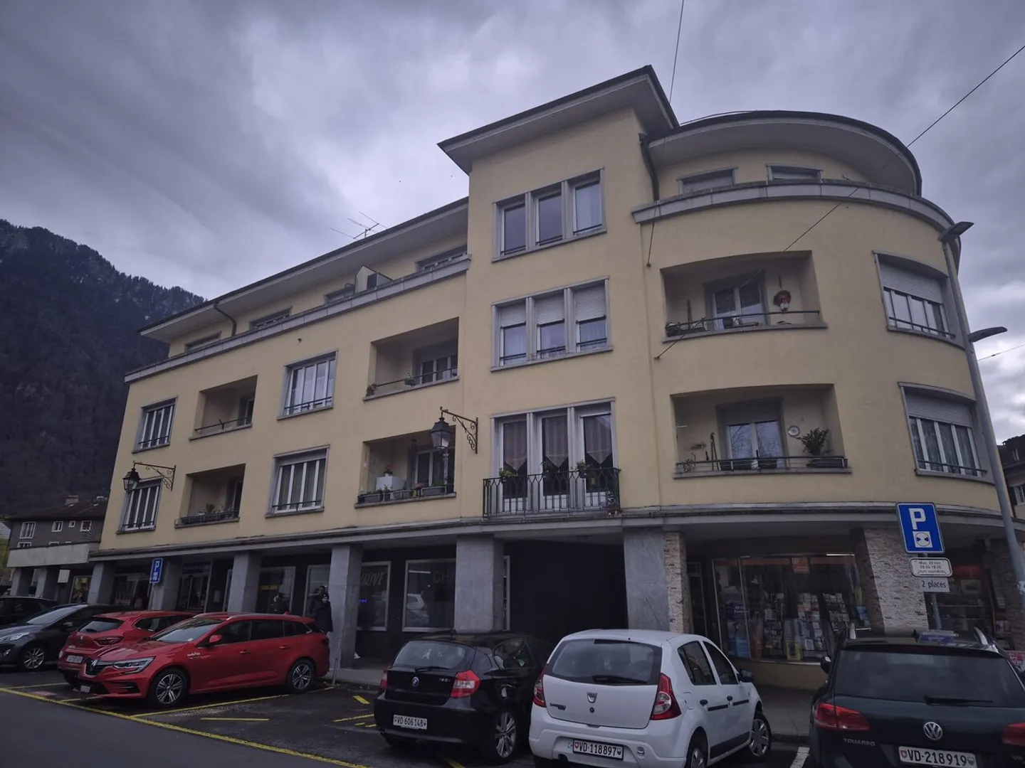 Logement de 2.5 pièces au 2ème étage - Photo 1 sur 5