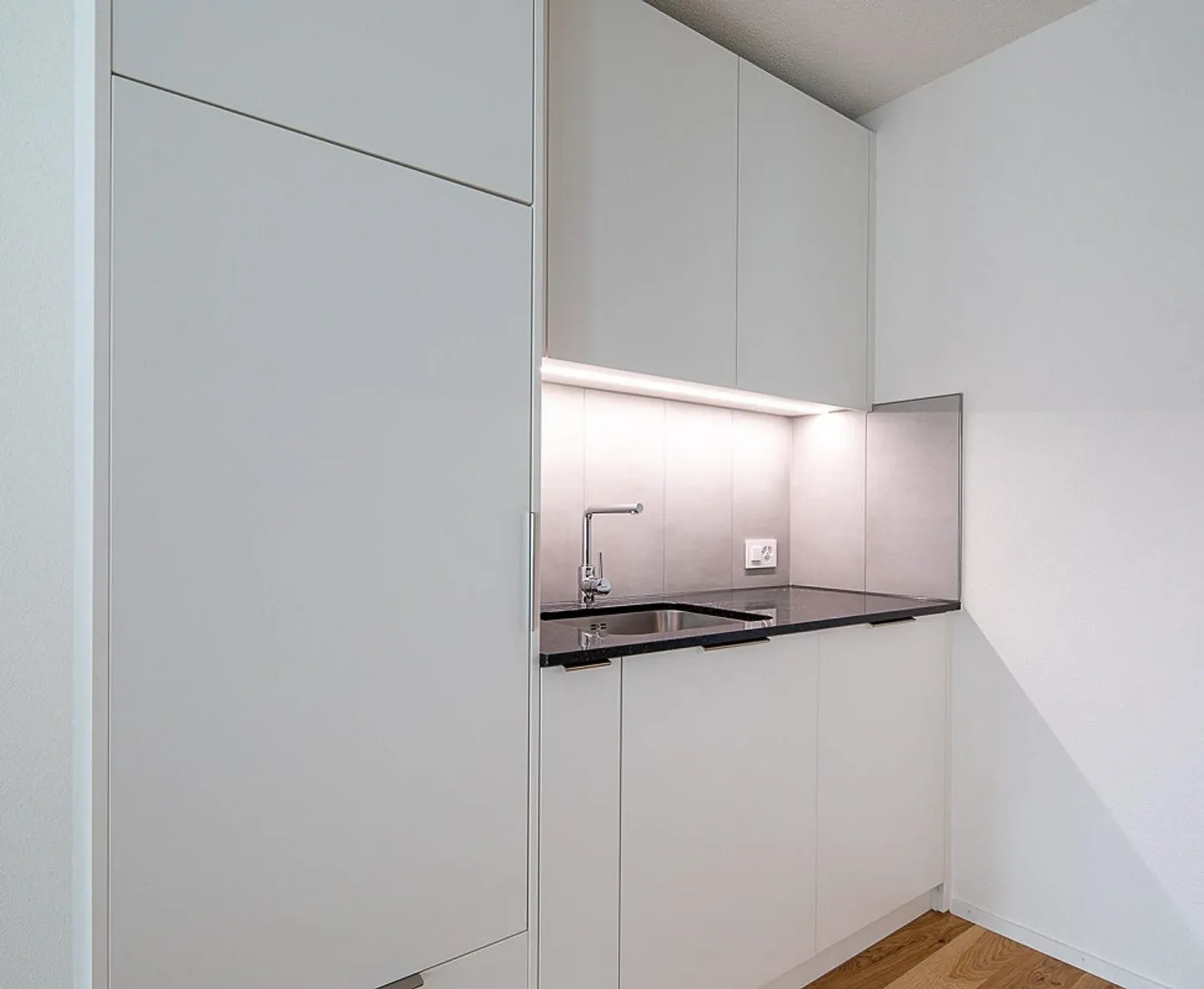 Appartement rénové de 4,5 pièces à louer au Loryplatz ! - Photo 4 sur 12