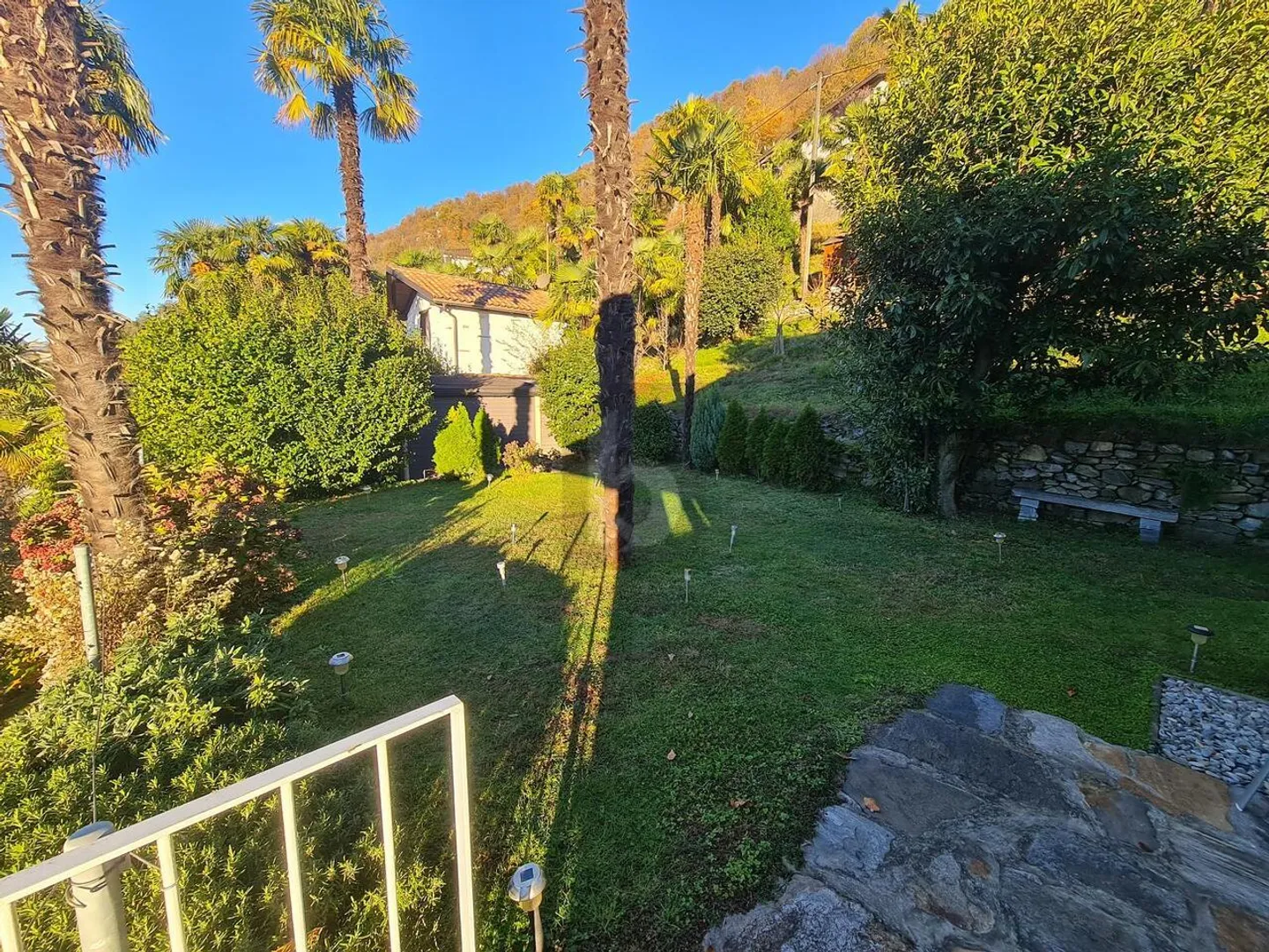 MODERNA CON GIARDINO E FAVOLOSA VISTA - Foto 5 di 6