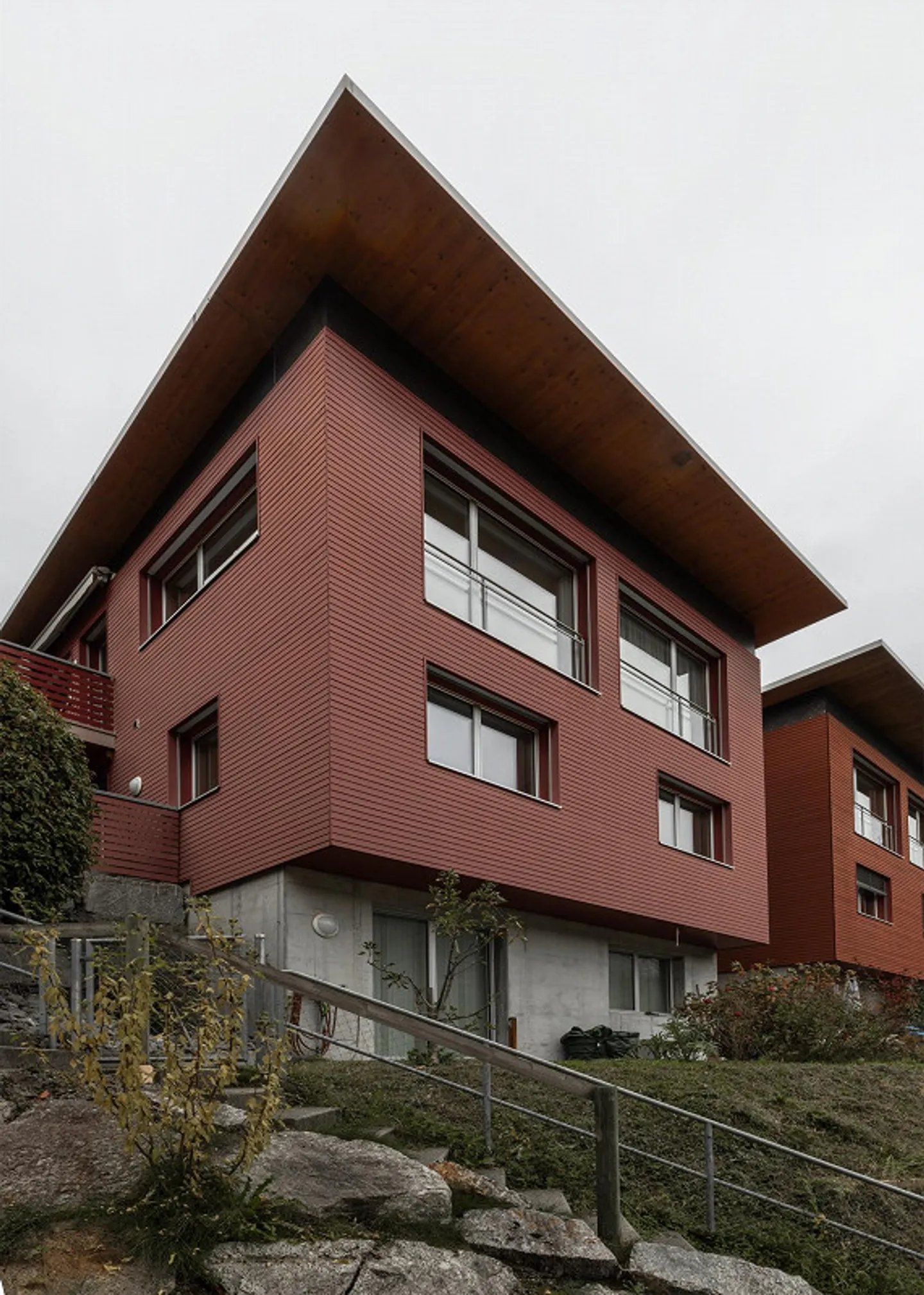 Modern 5.5-room semi-detached house with mountain view in Dallenwil - Photo 1 of 12