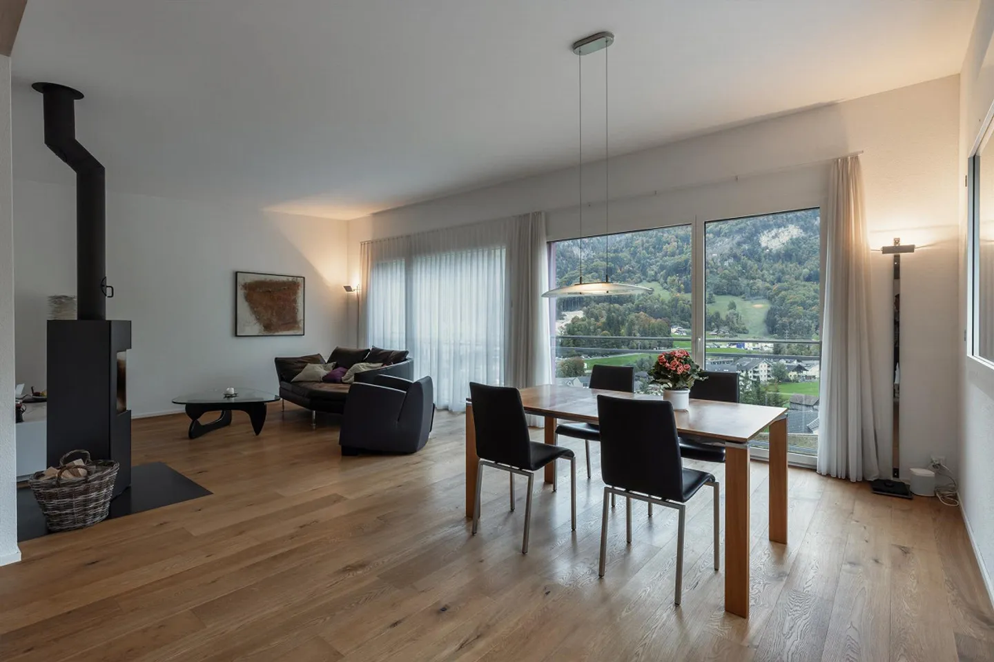 Modern 5.5-room semi-detached house with mountain view in Dallenwil - Photo 2 of 12