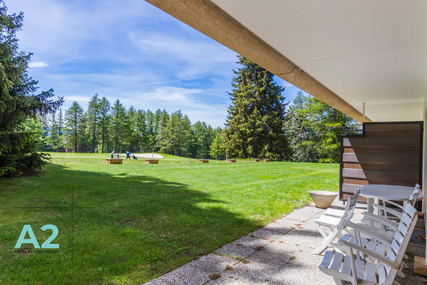 Außergewöhnliche Lage für diese 4.5-Zimmer-Wohnung am Golfplatz - Foto 3 von 17