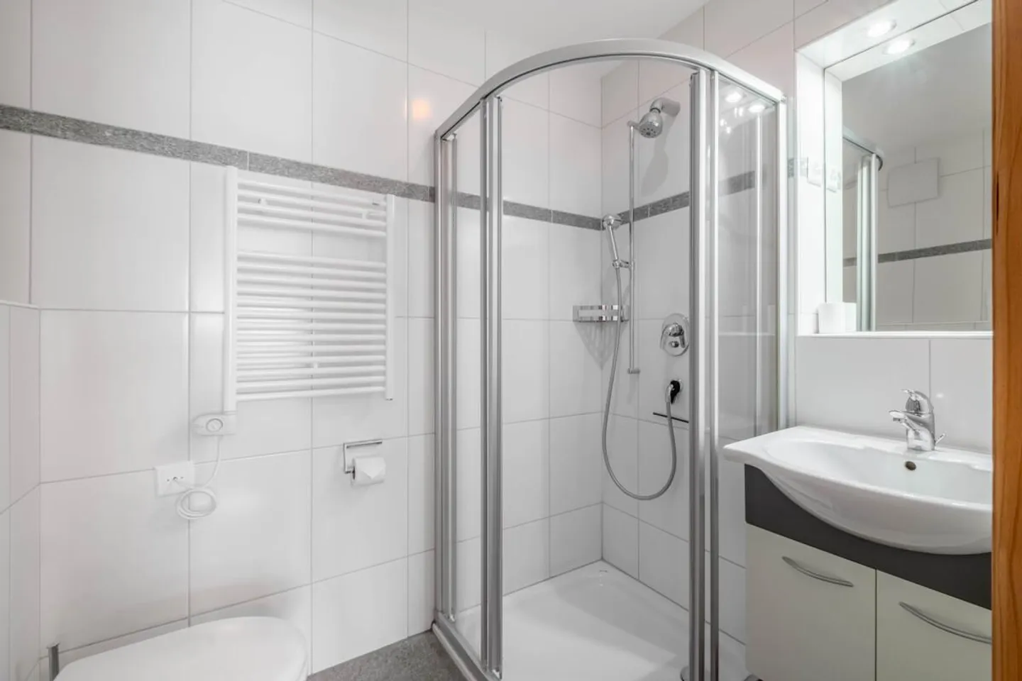 Valbella: Appartamento per vacanze con vista sulle montagne in posizione tranquilla - Foto 5 di 6