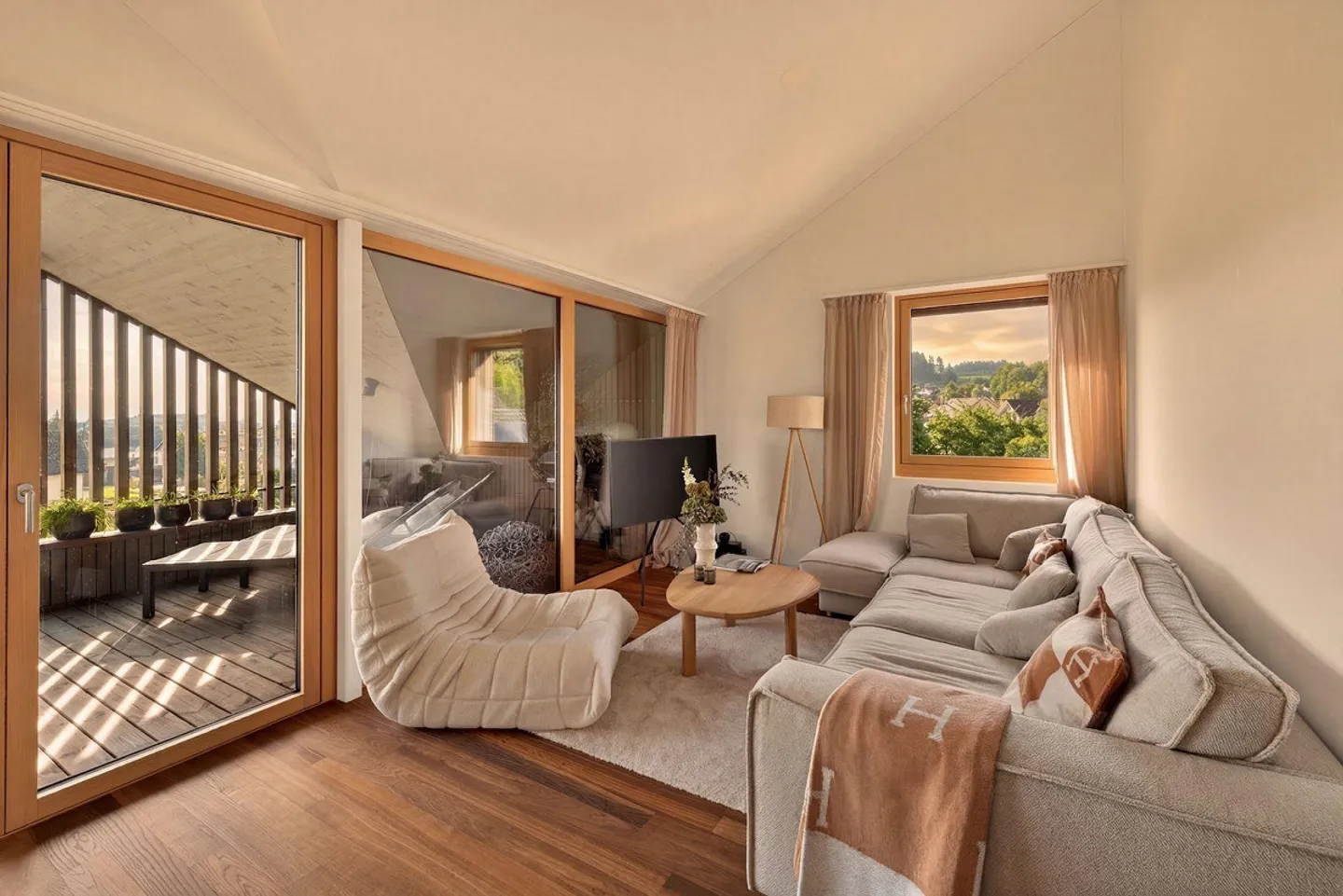 Moderner Loft mit Weitsicht - Foto 5 von 14