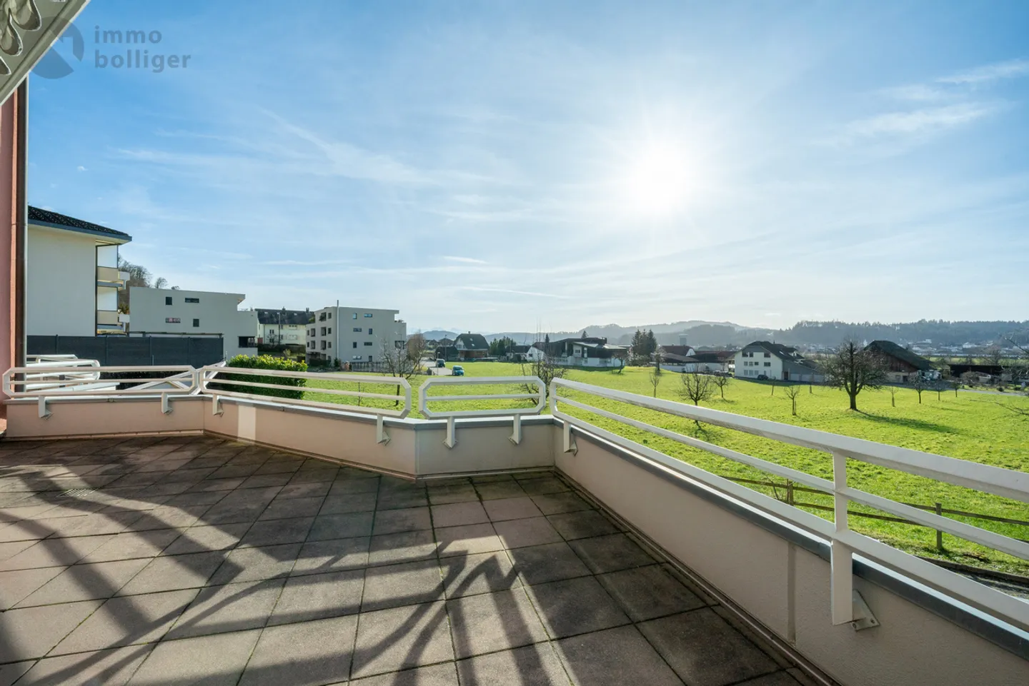 Sun-drenched condominium near the forest - Photo 8 of 14
