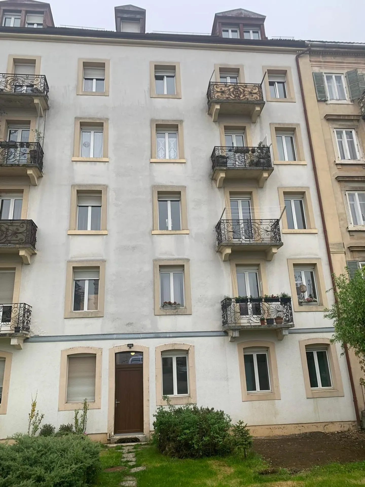 Primo mese di affitto offerto! Appartamento di 3 stanze situato al piano terra - Foto 7 di 10