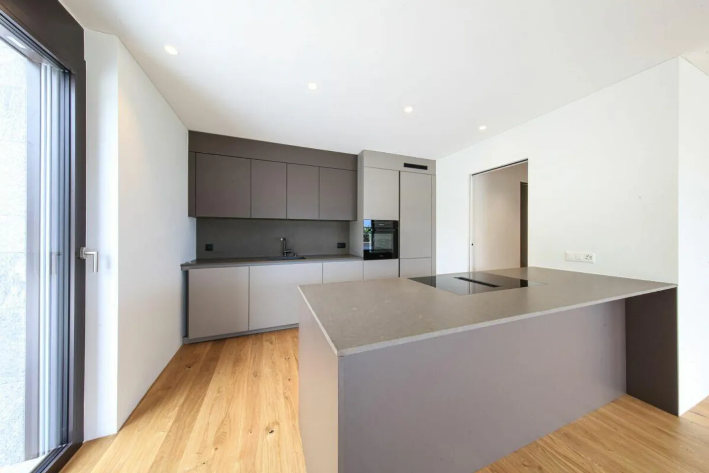 MINUSIO - Neues und elegantes 4,5-Zimmer-Apartment mit großem Garten - Foto 2 von 22