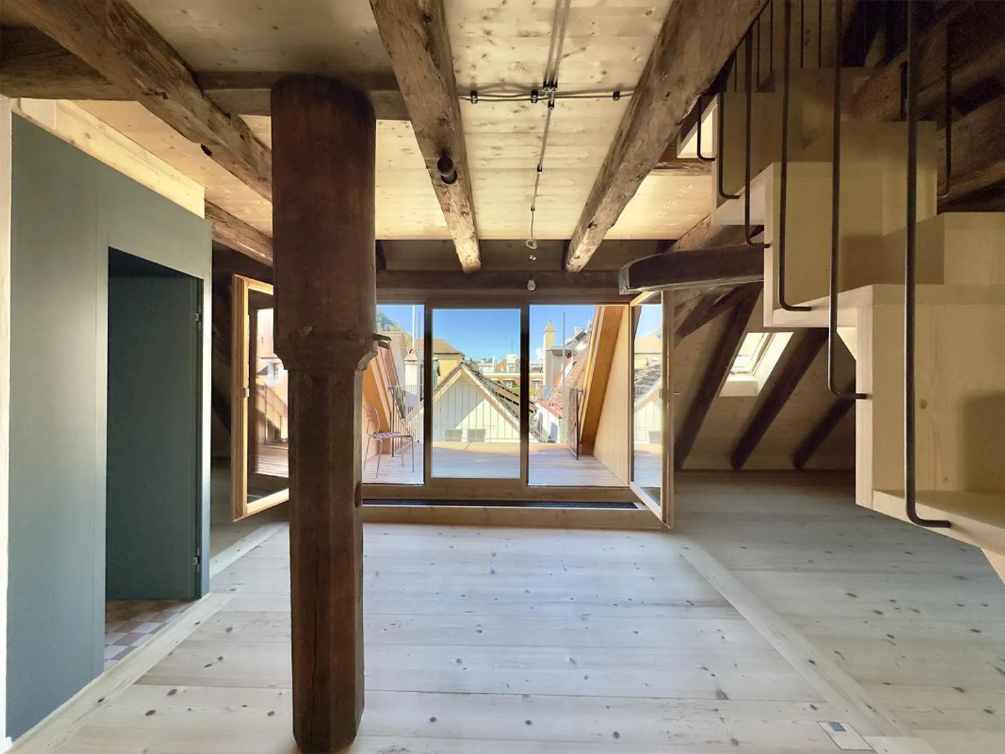 First occupancy attic apartment loft with gallery - Photo 2 of 14