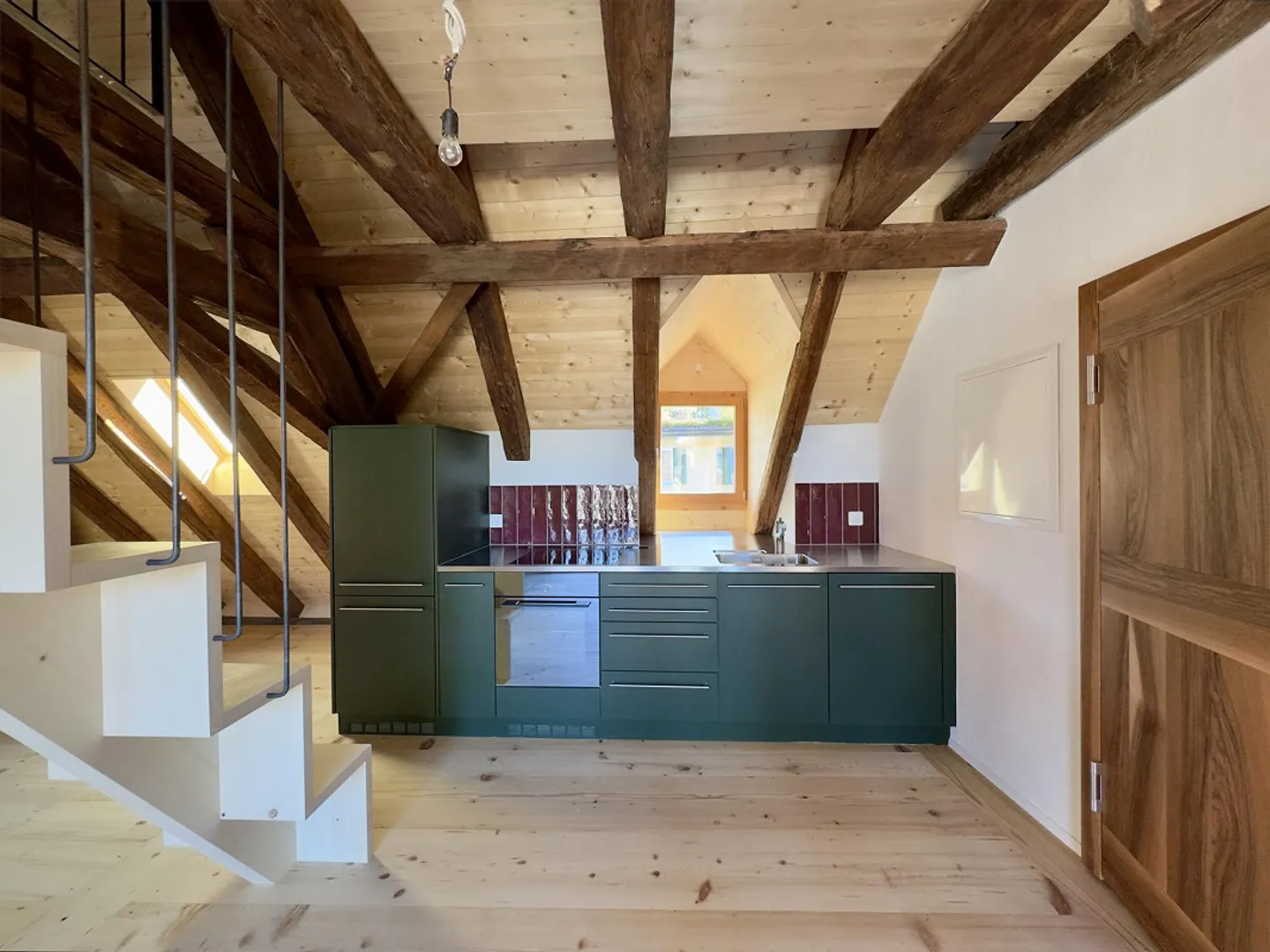 First occupancy attic apartment loft with gallery - Photo 3 of 14