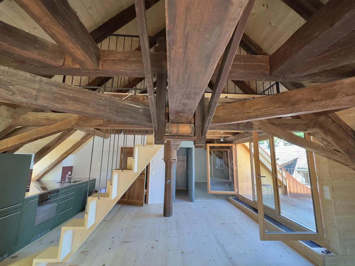 First occupancy attic apartment loft with gallery - Photo 7 of 14