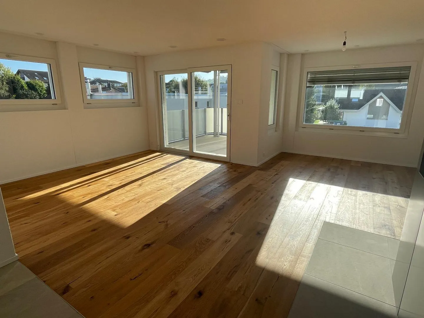 Appartamento moderno e luminoso di 3,5 stanze con balcone a Sursee - Foto 1 di 10