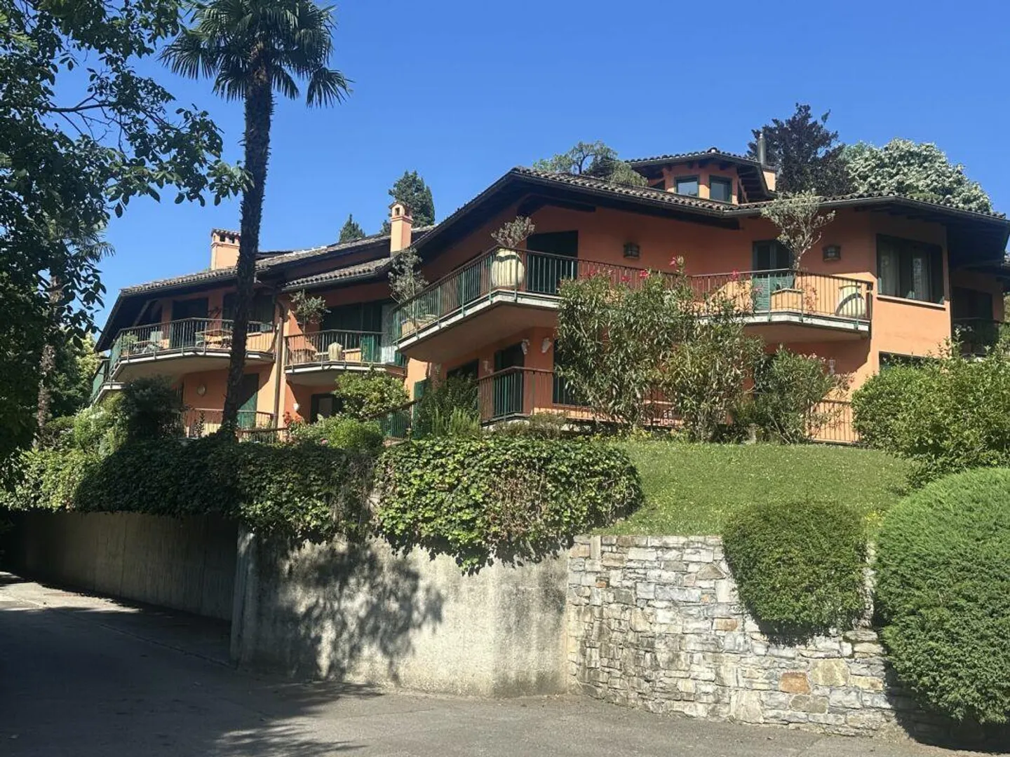 Elegant Apartment in Greenery - Photo 4 of 9