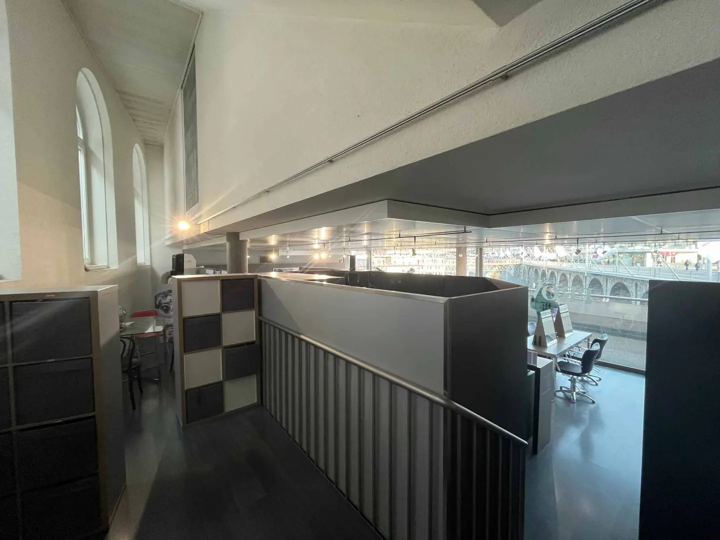 Friseur-Barbershop im Stadtzentrum mit Blick auf die Kathedrale - Foto 4 von 5