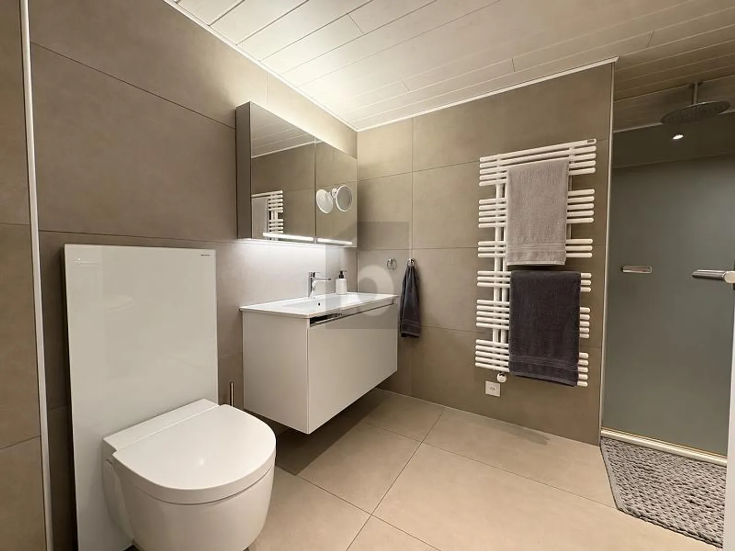 MODERNE & FAMILIALE AVEC GRAND ESPACE DE SEJOUR - Photo 4 sur 6