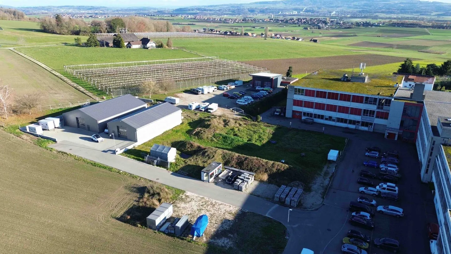 Terrain à bâtir attrayant en zone d'activités - Photo 1 sur 4