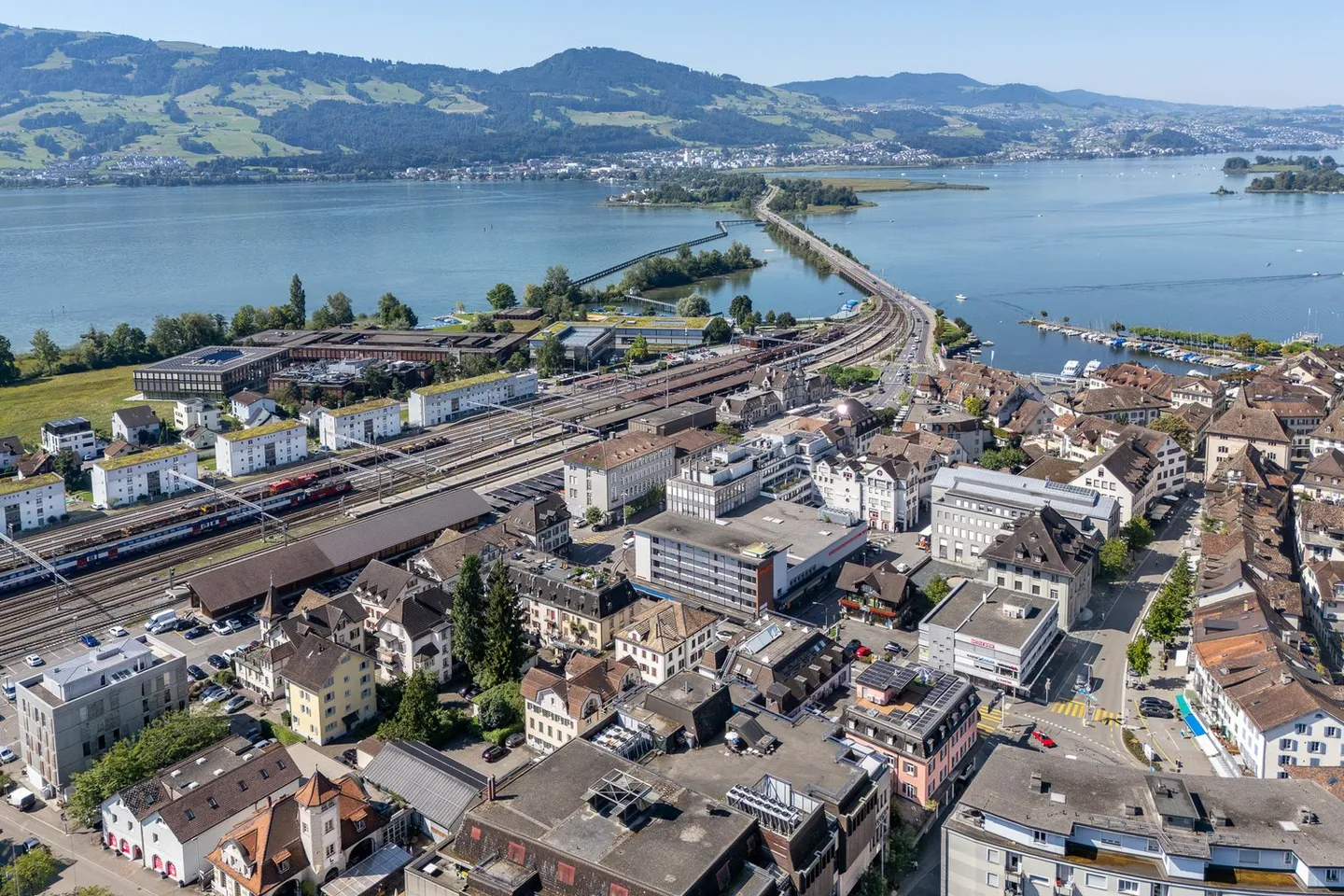 Shop for rent - Photo 1 of 9