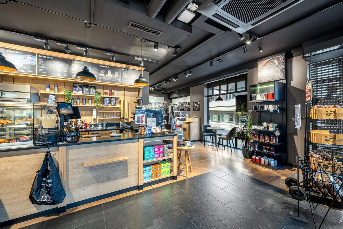 Shop for rent - Photo 3 of 9