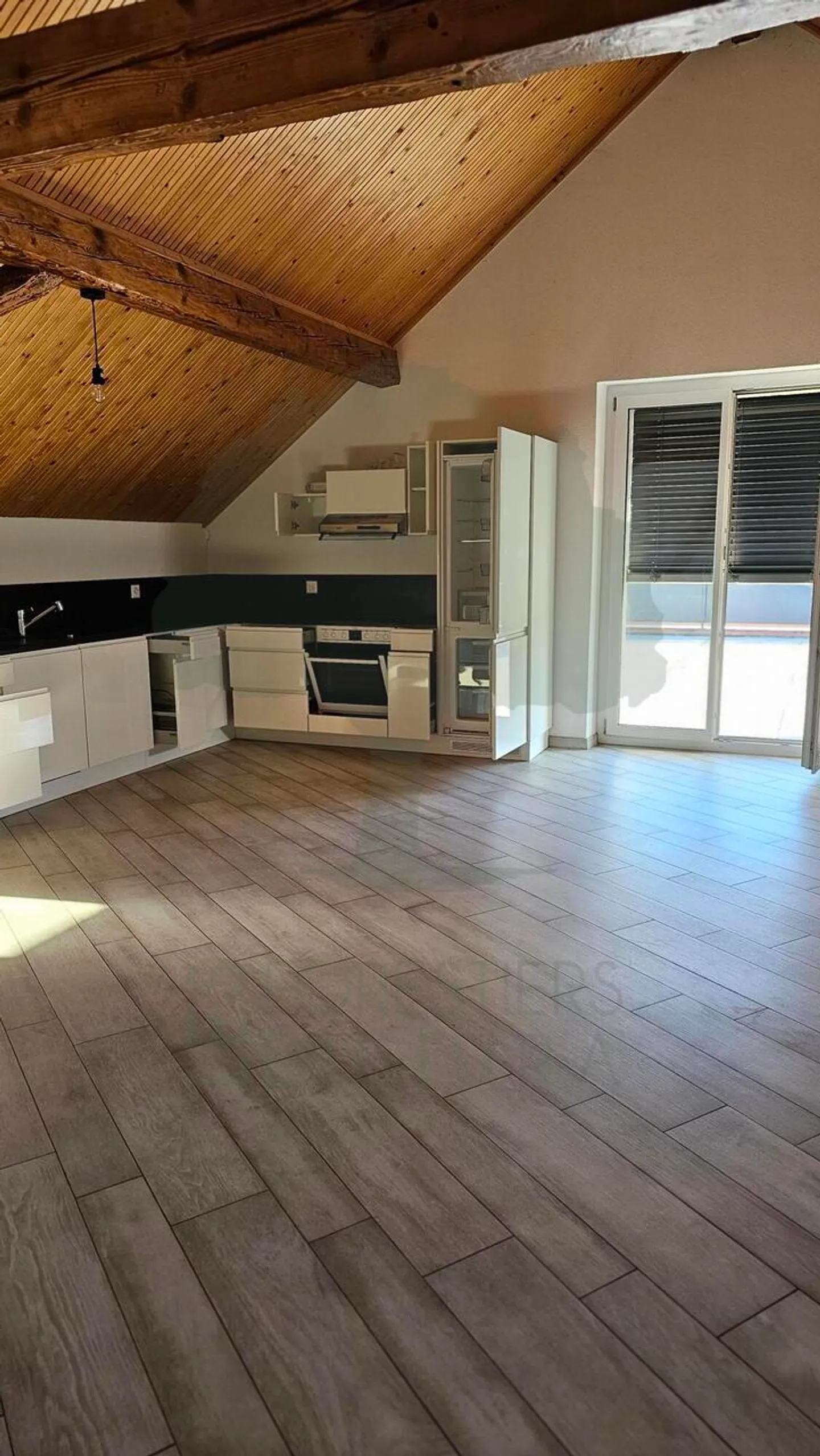 Edificio di Appartamenti Ristrutturato - Foto 8 di 14