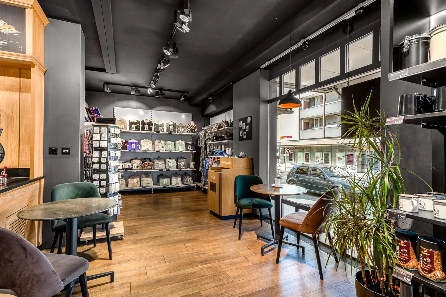 Shop for rent - Photo 8 of 9