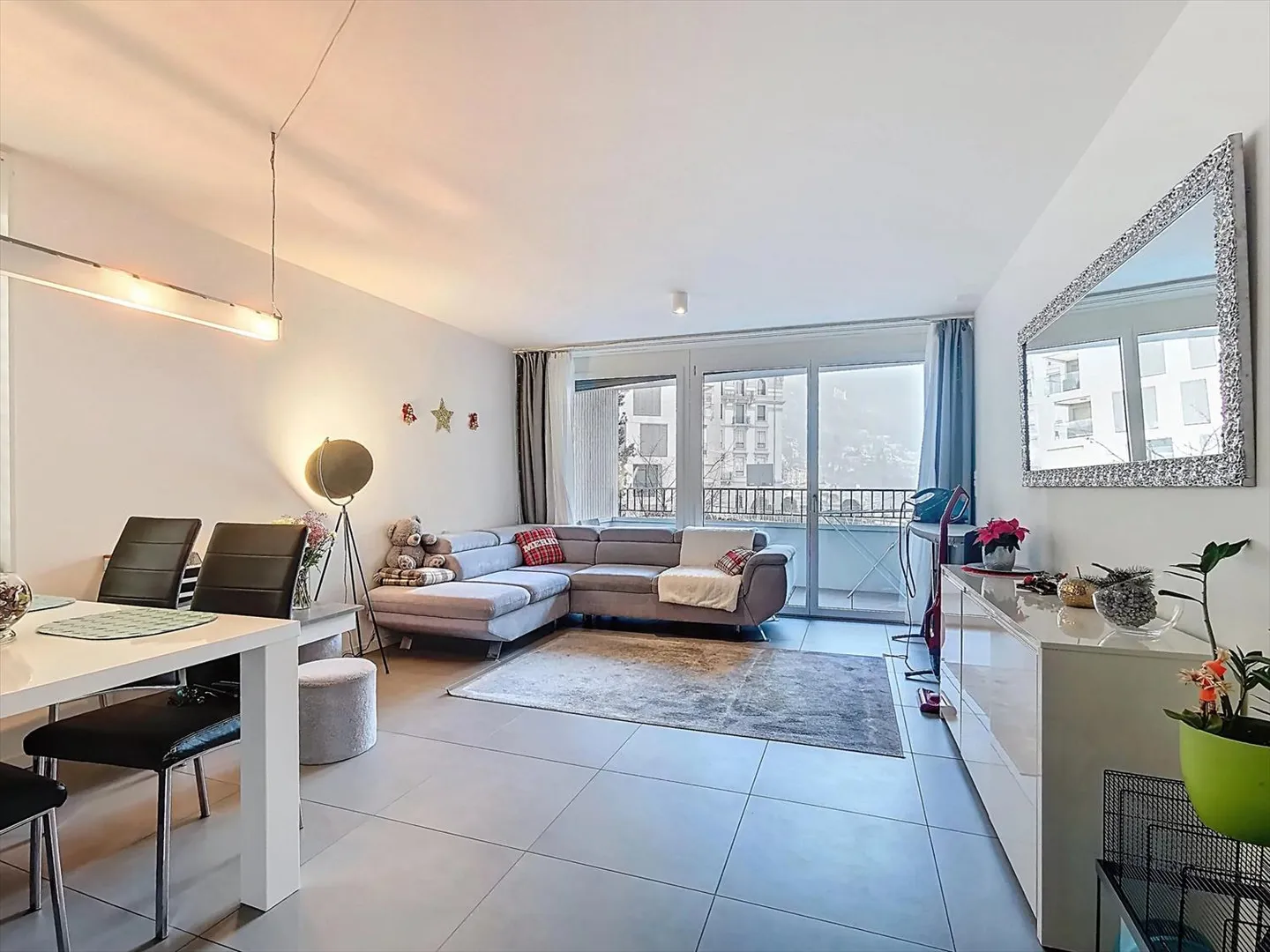 Pretty 3.5-Room Apartment in the Heart of Montreux - Photo 1 of 8