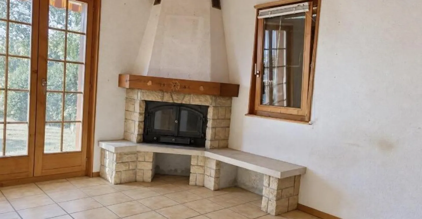 Domicilia.ch offers you this chalet to renovate in a privileged environment - Photo 6 of 13