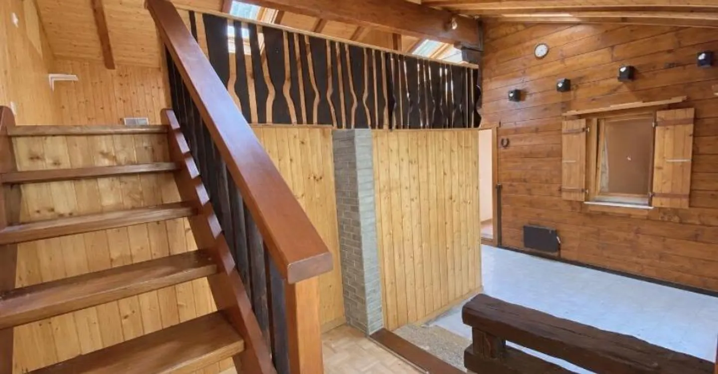 Domicilia.ch offers you this chalet to renovate in a privileged environment - Photo 11 of 13