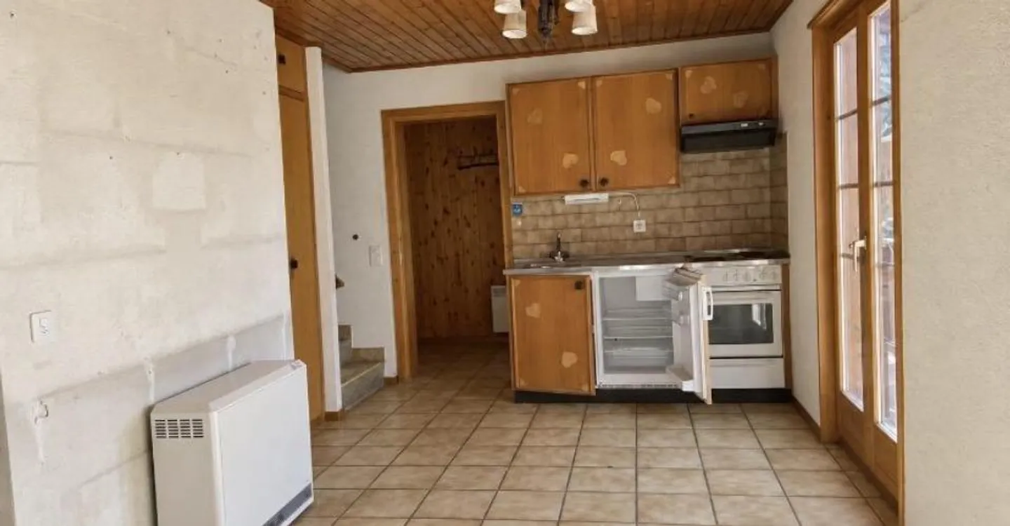 Domicilia.ch offers you this chalet to renovate in a privileged environment - Photo 4 of 13