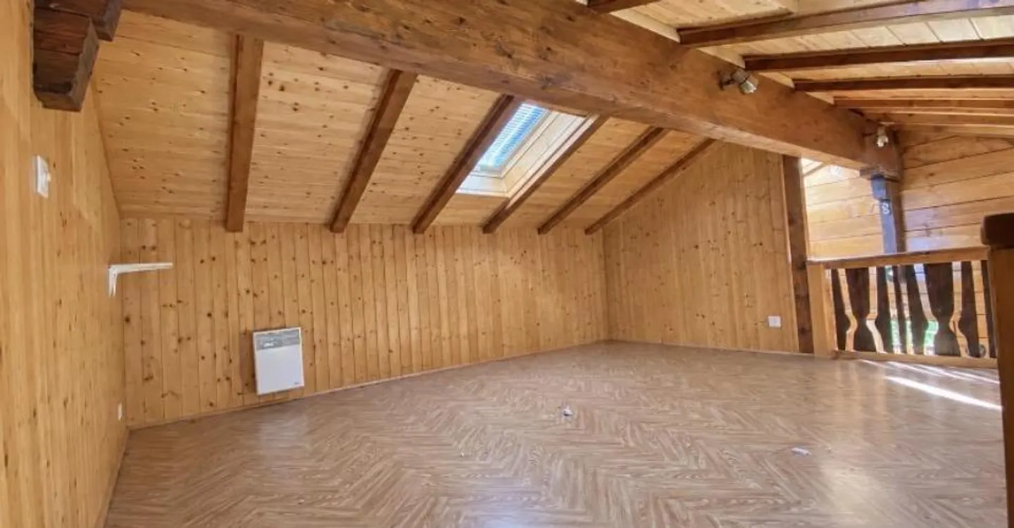 Domicilia.ch offers you this chalet to renovate in a privileged environment - Photo 12 of 13