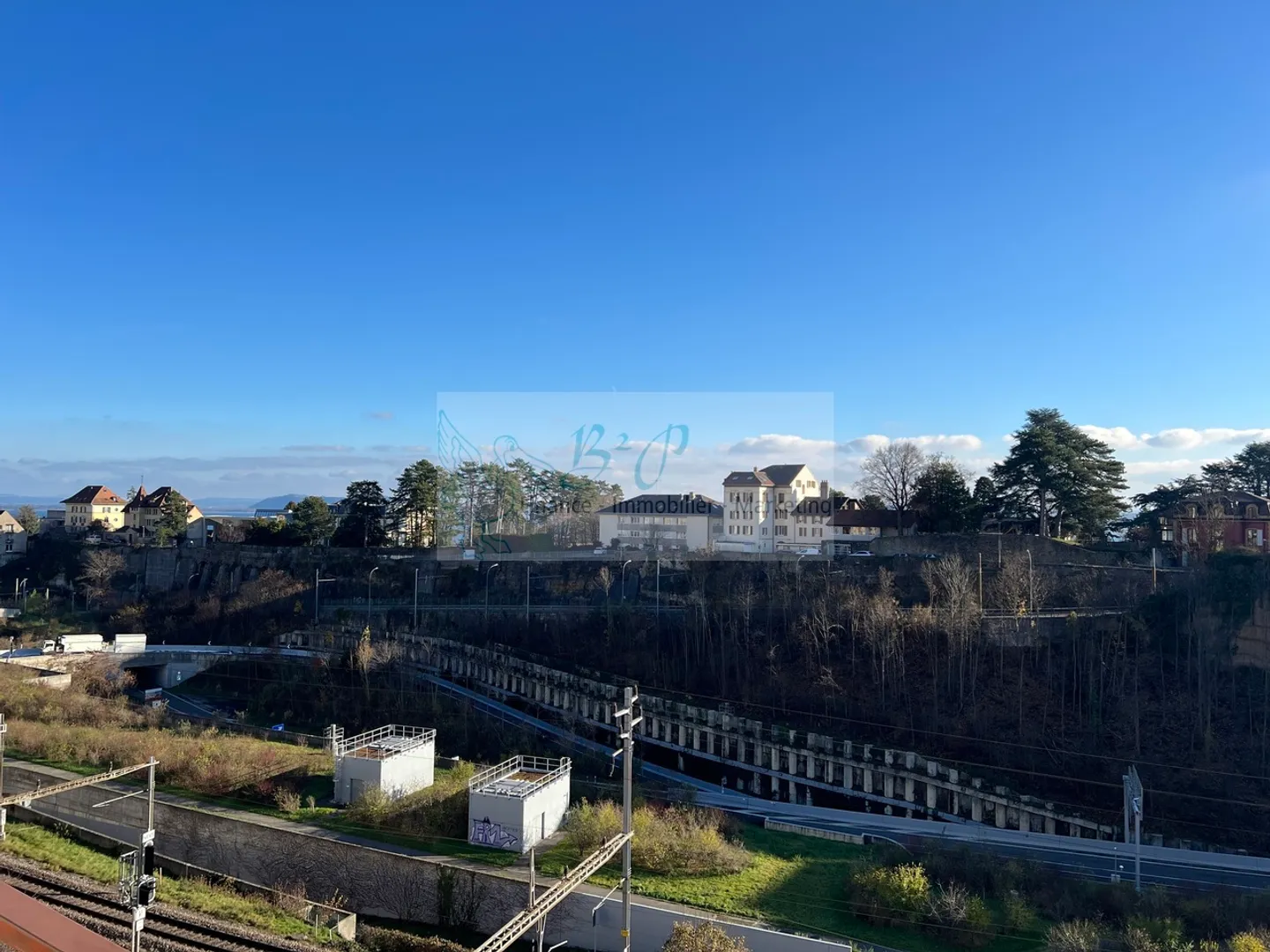 Appartement rénové de 3 pièces avec vue - Photo 1 sur 8