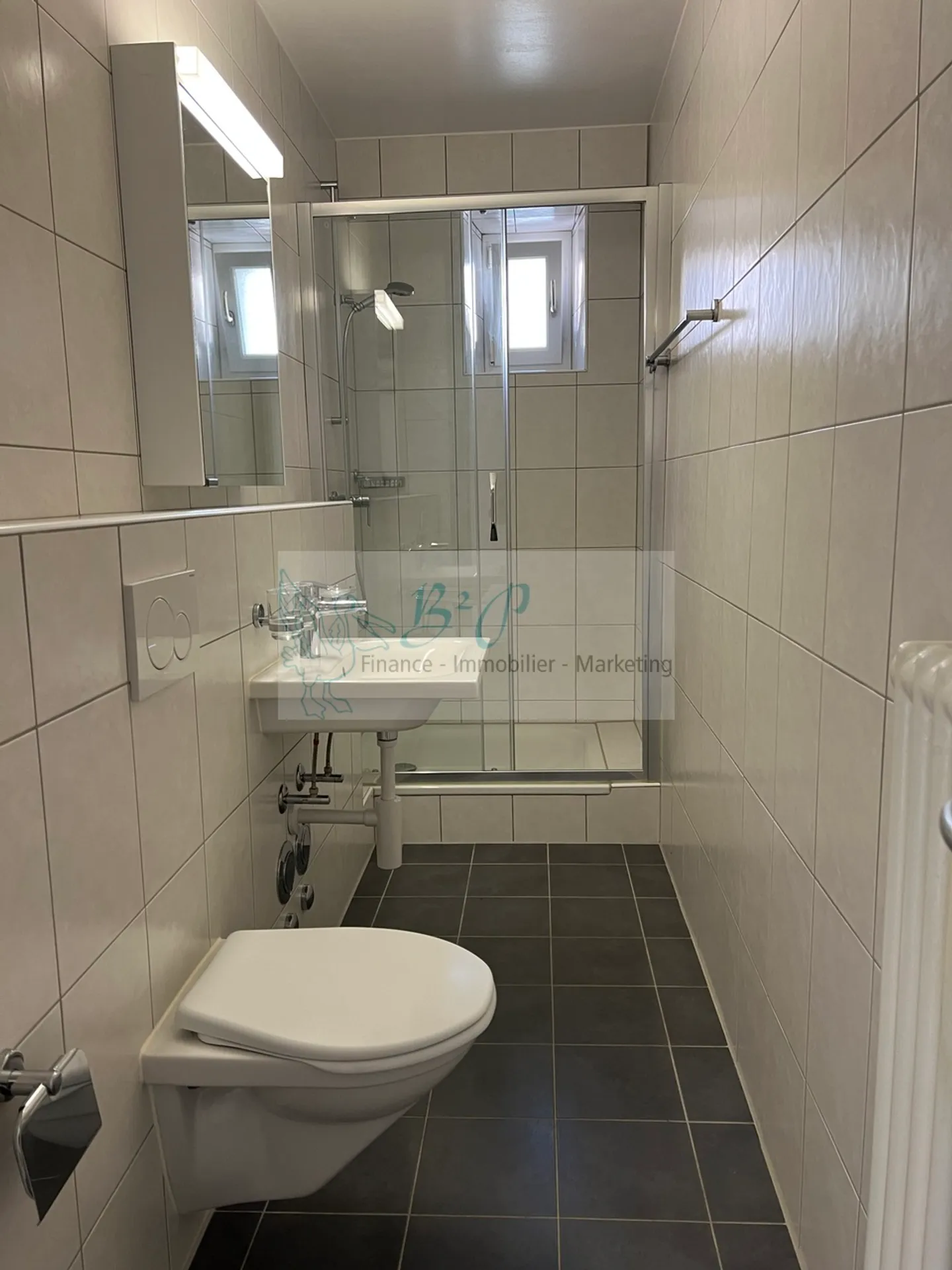 Appartement rénové de 3 pièces avec vue - Photo 5 sur 8