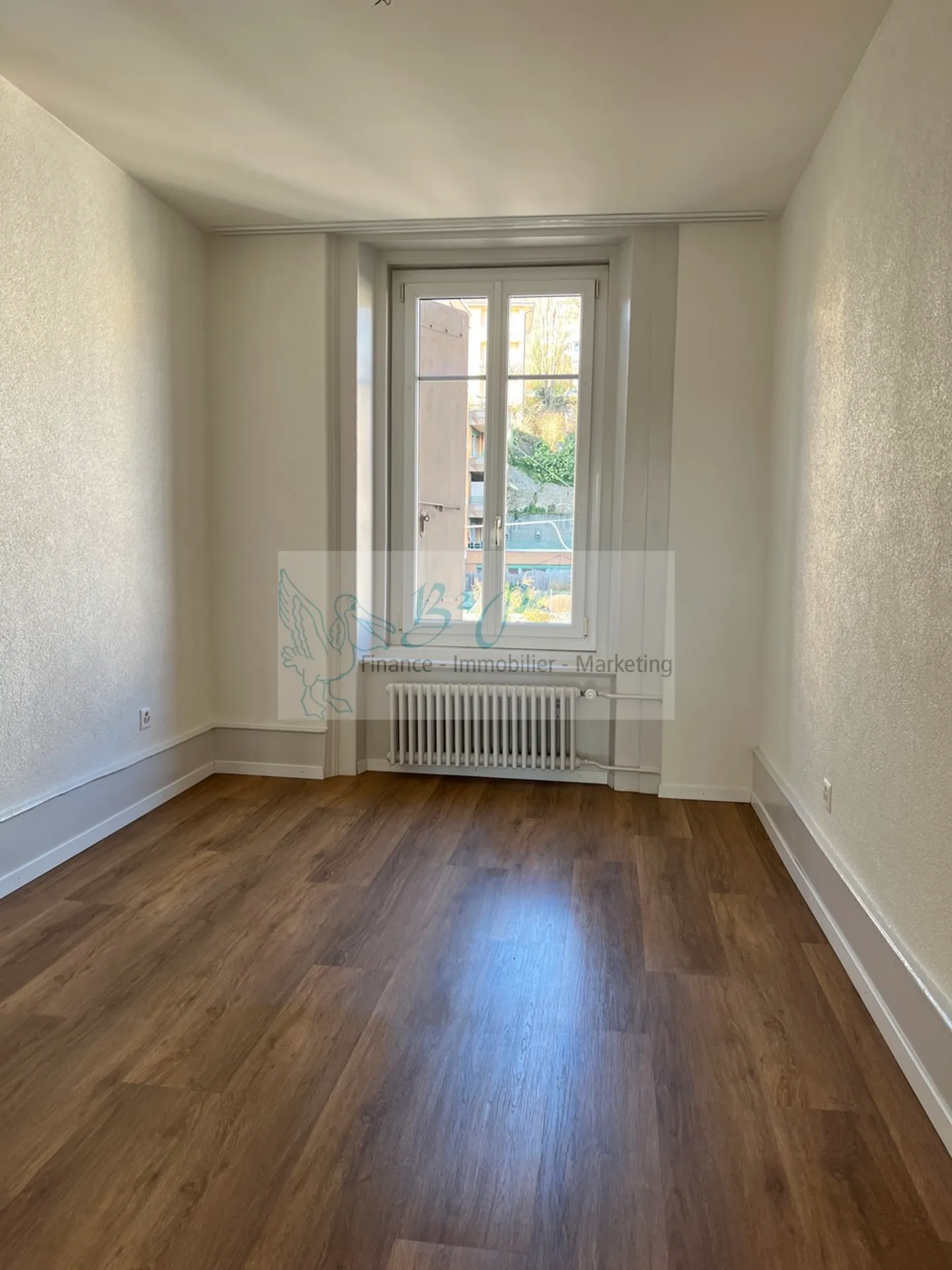 Appartement rénové de 3 pièces avec vue - Photo 7 sur 8