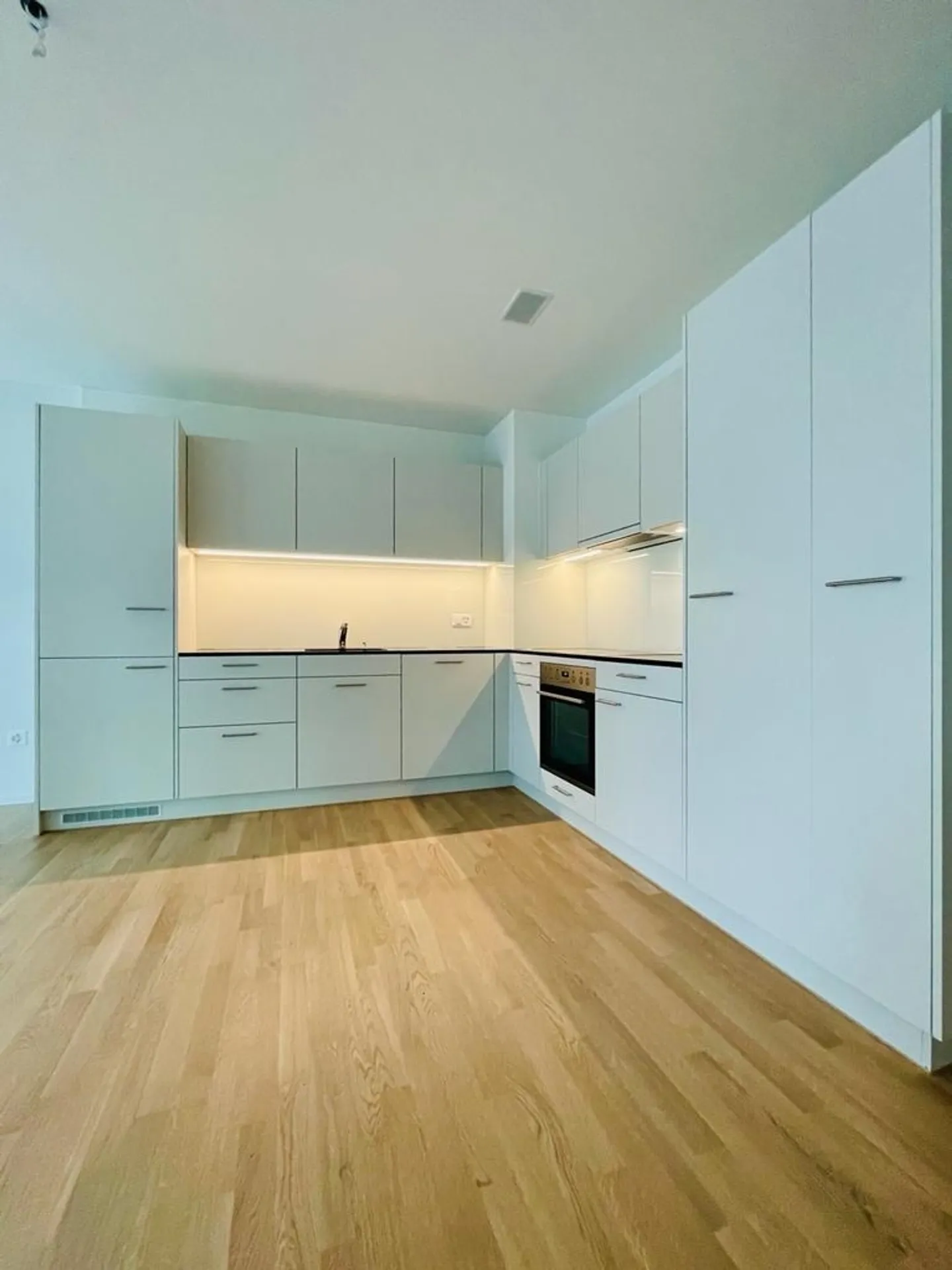 Apartment for rent - Photo 2 of 6