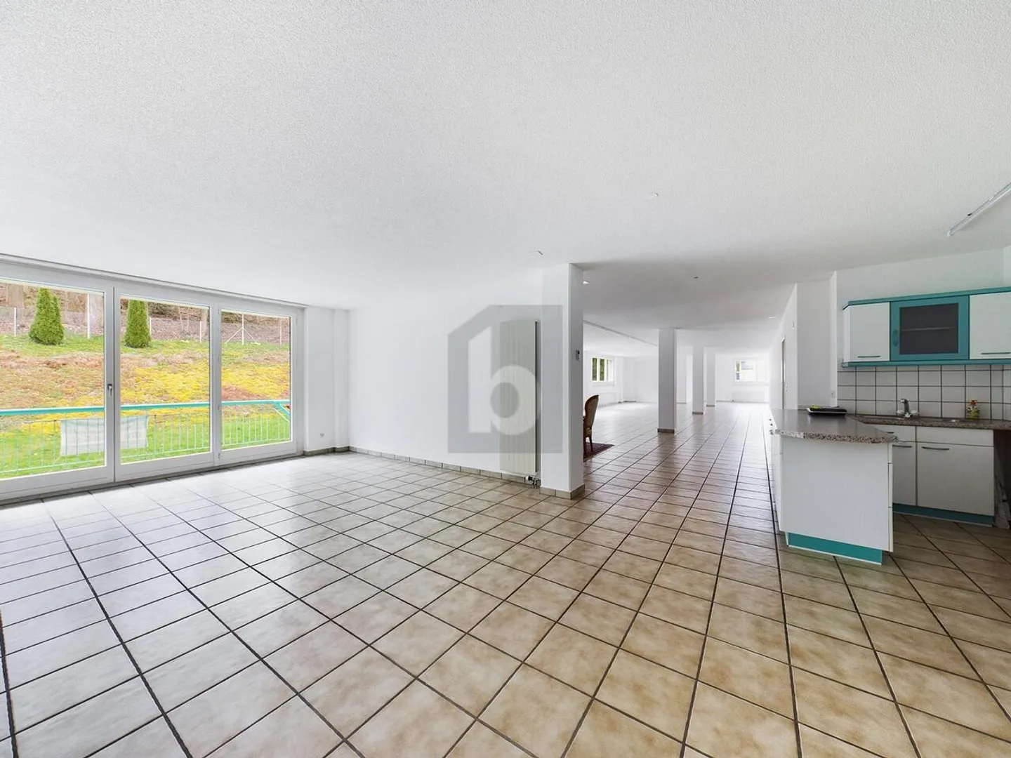 Emplacement calme avec de bonnes connexions - Photo 3 sur 5