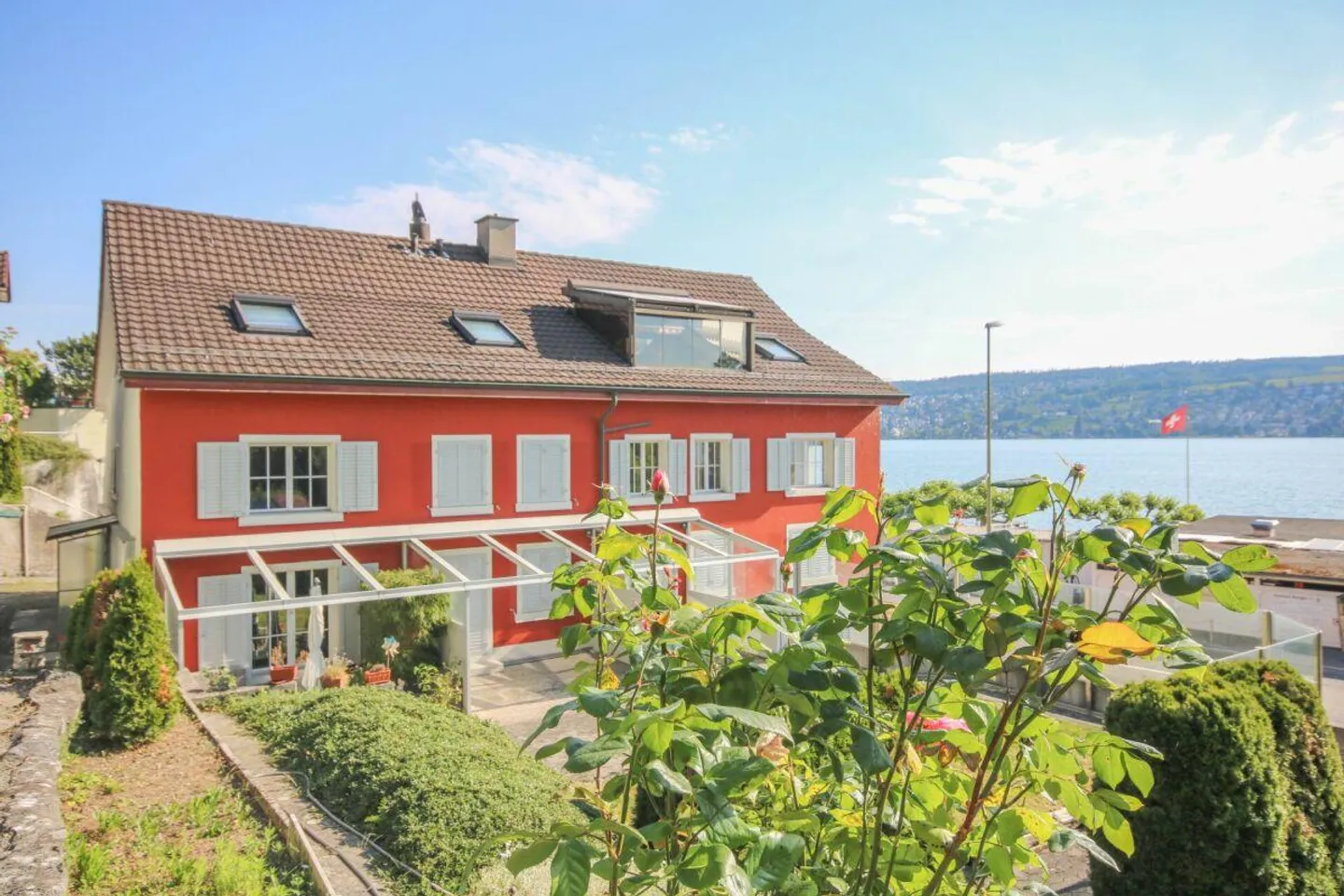 3.5-Room Apartment with Wonderful Lake View - Photo 2 of 10