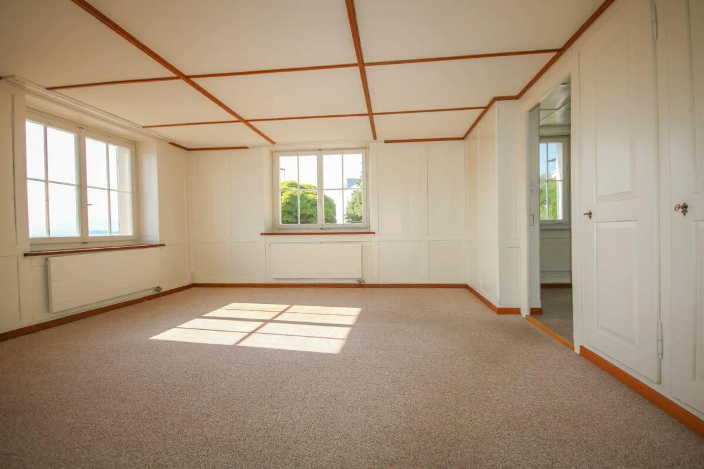 3.5-Room Apartment with Wonderful Lake View - Photo 4 of 10