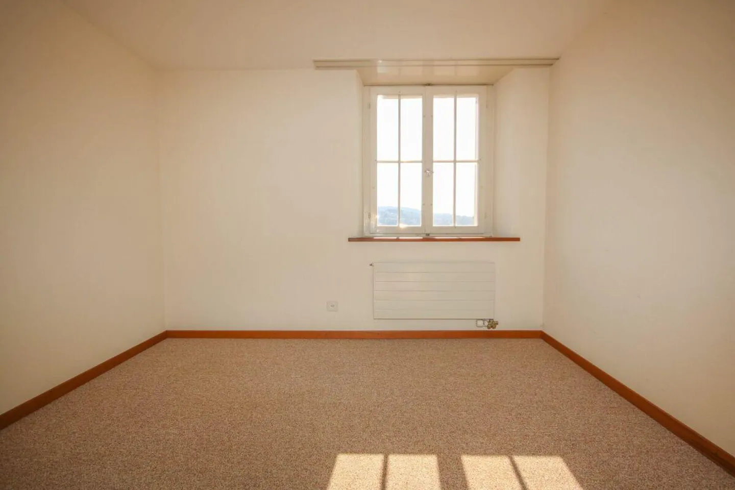 3.5-Room Apartment with Wonderful Lake View - Photo 5 of 10