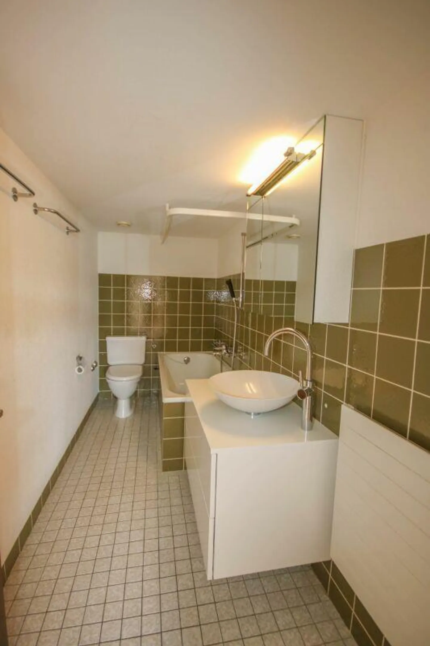 3.5-Room Apartment with Wonderful Lake View - Photo 9 of 10