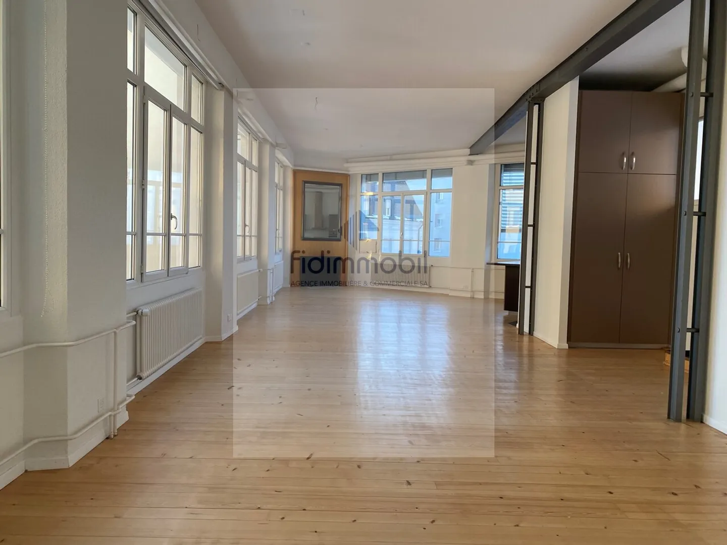 Loft luminoso e contemporaneo nel cuore di La Chaux-de-Fonds - Foto 2 di 11