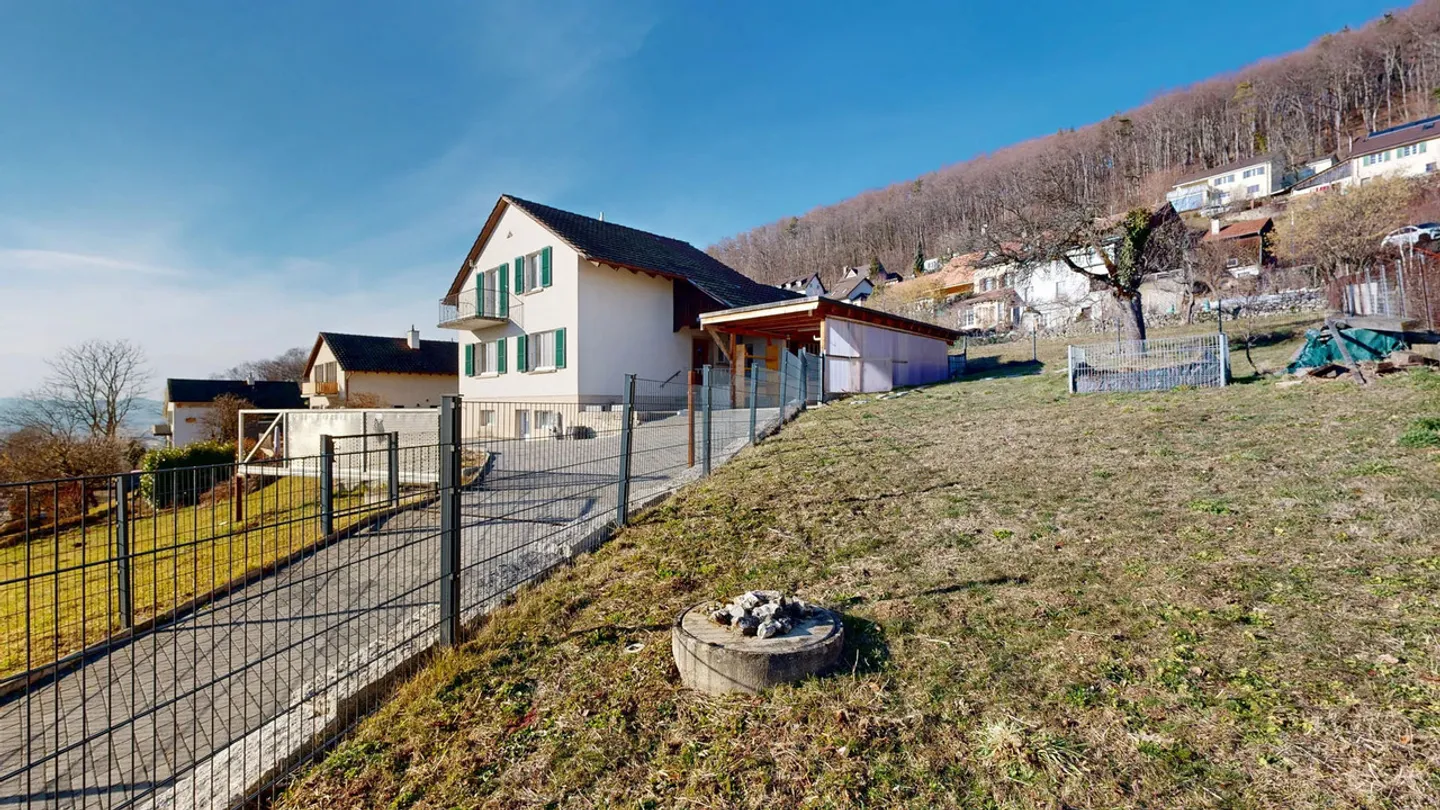 Maison individuelle de 5 pièces à rénover avec beaucoup d'espace extérieur - Photo 2 sur 19