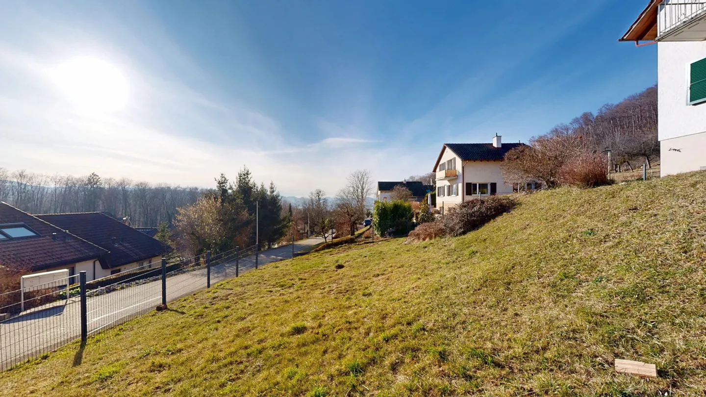 Maison individuelle de 5 pièces à rénover avec beaucoup d'espace extérieur - Photo 3 sur 19