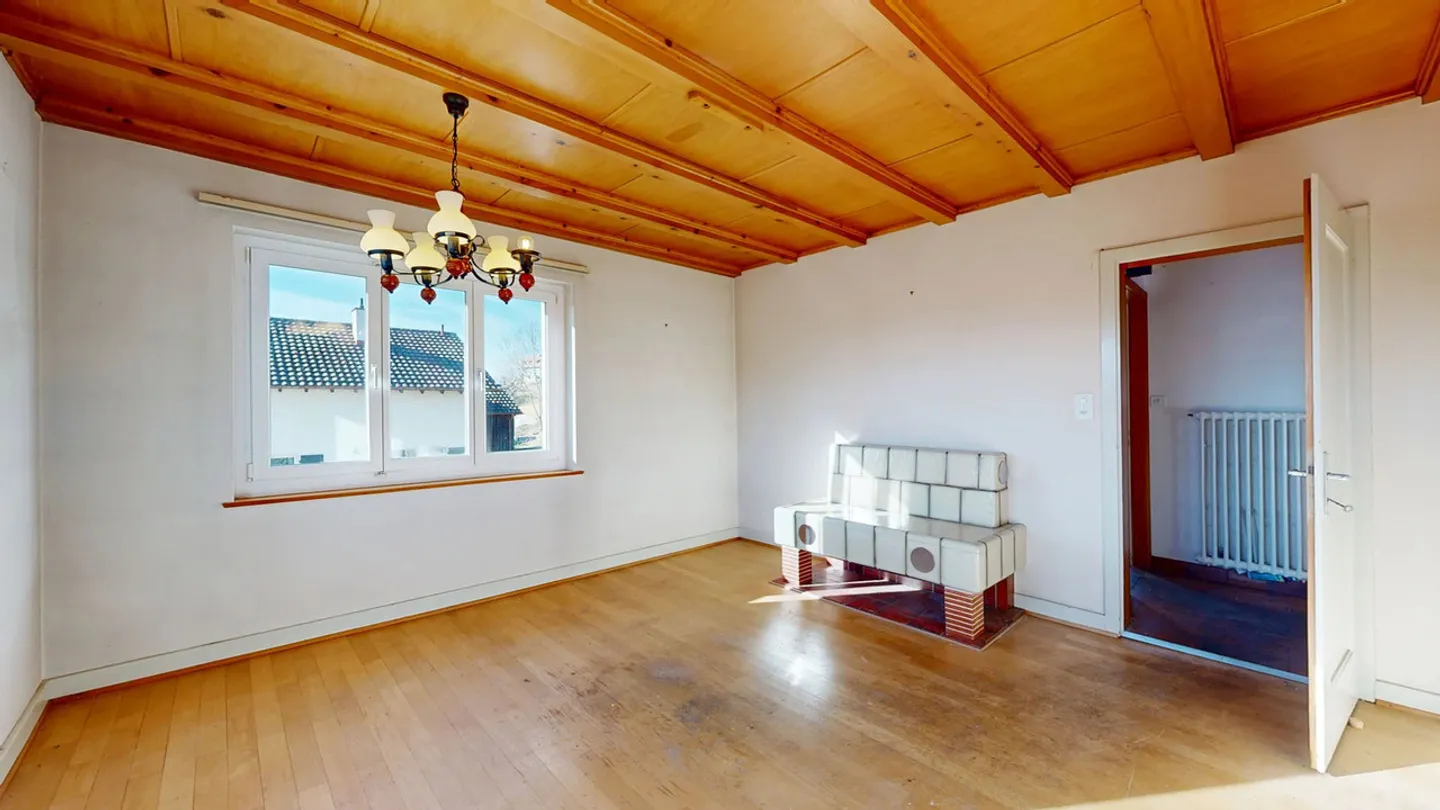 Maison individuelle de 5 pièces à rénover avec beaucoup d'espace extérieur - Photo 7 sur 19