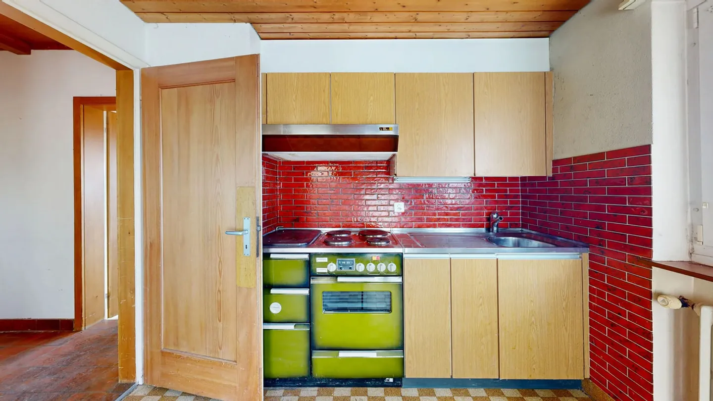 Maison individuelle de 5 pièces à rénover avec beaucoup d'espace extérieur - Photo 8 sur 19