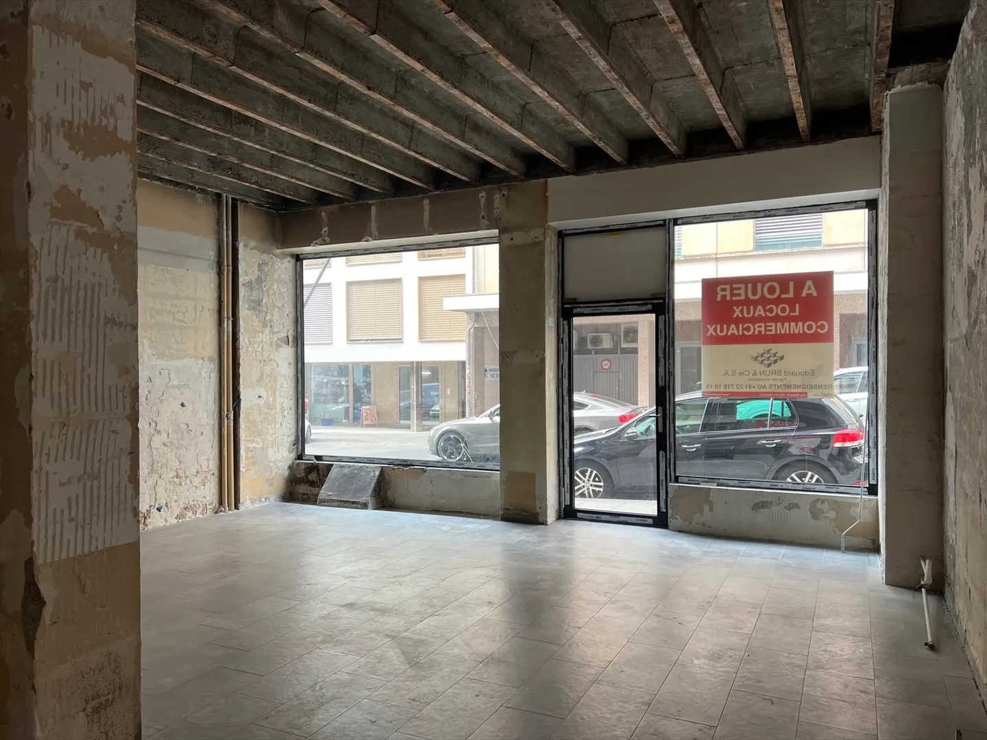 Locaux commerciaux bruts de 396 m2 sur 3 niveaux - Photo 3 sur 6