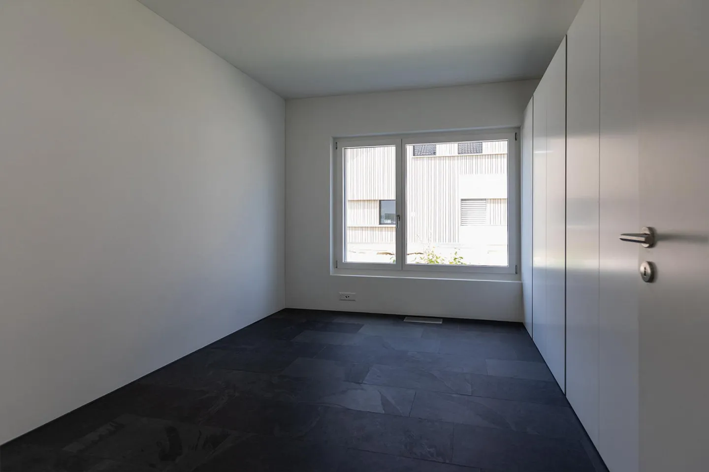 Spacious, modern 3.5-room apartment with stunning views - Photo 4 of 8